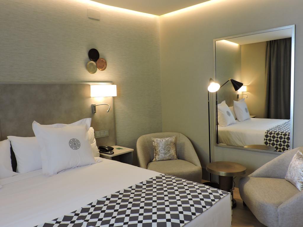 Quarto Premium com Cama de Casal ou 2 de Solteiro