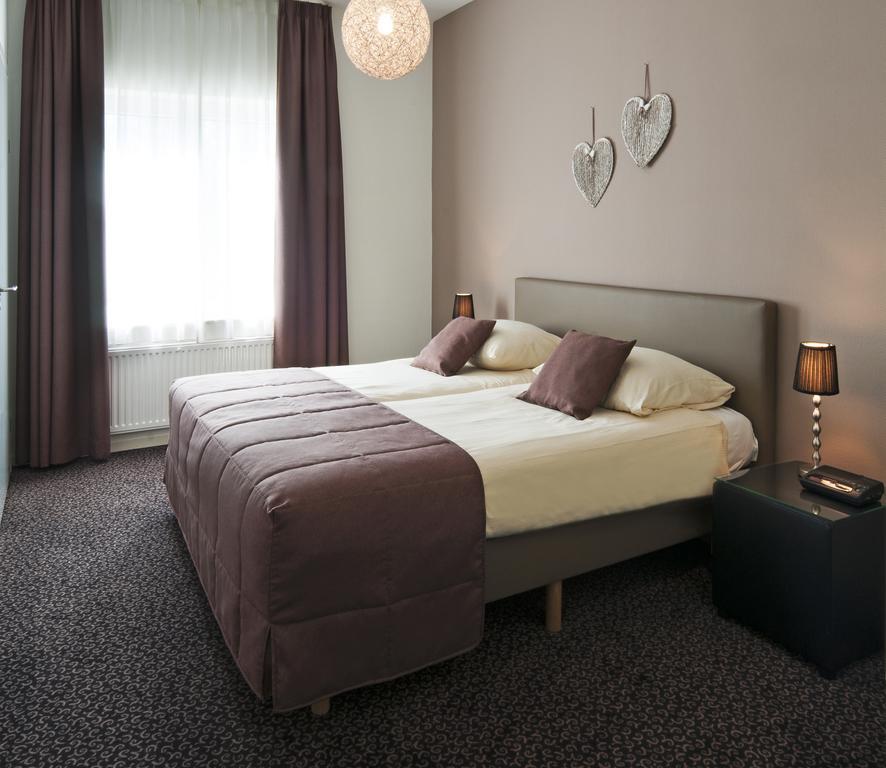 Großes Zweibettzimmer