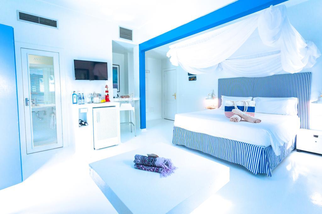 Habitación Doble con terraza y vistas laterales al mar