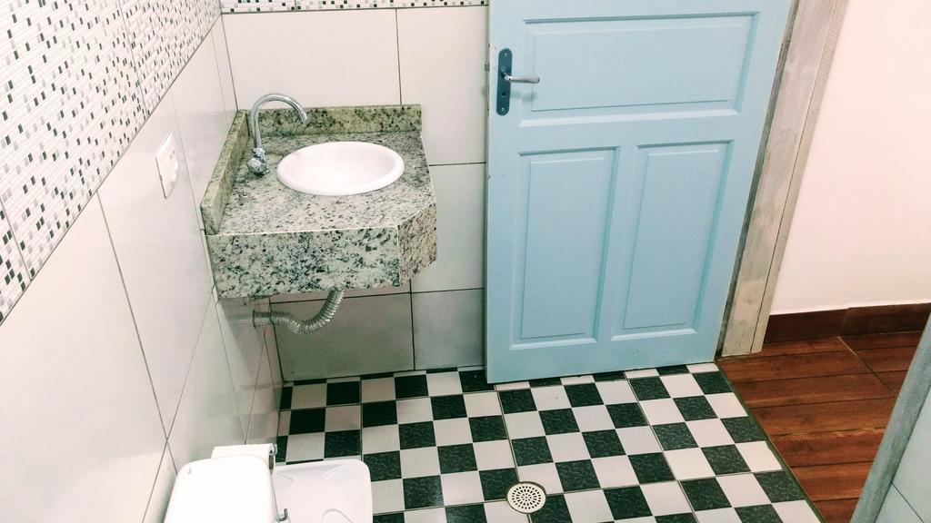 Quarto com Cama de Casal ou 2 de Solteiro com Vista da Piscina