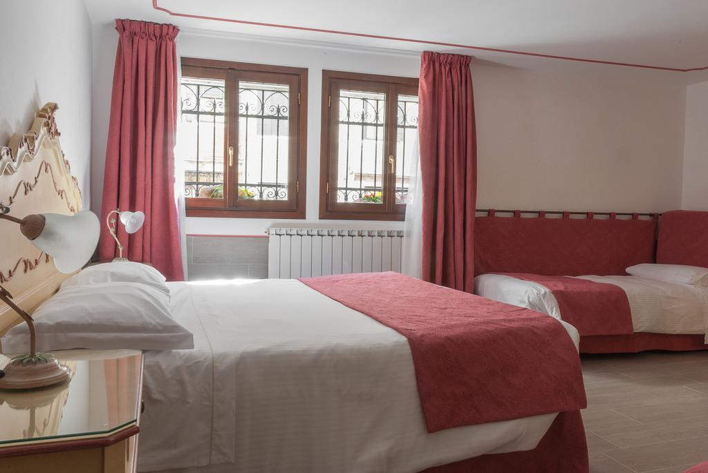 Triple Room with Canal View - Ground Floor