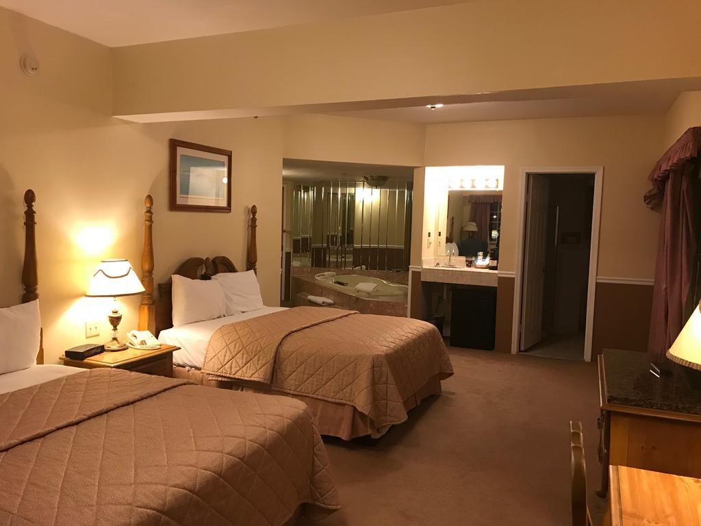 Queen Room with Spa Bath
