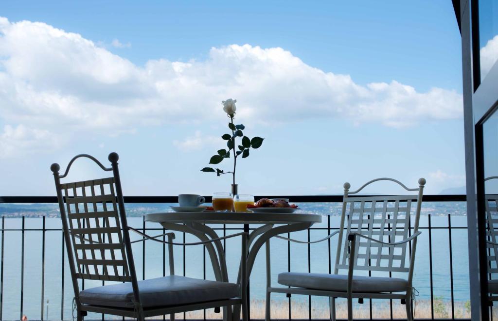 Familiekamer (2 volwassenen en 2 kinderen) Terras - Meerzicht