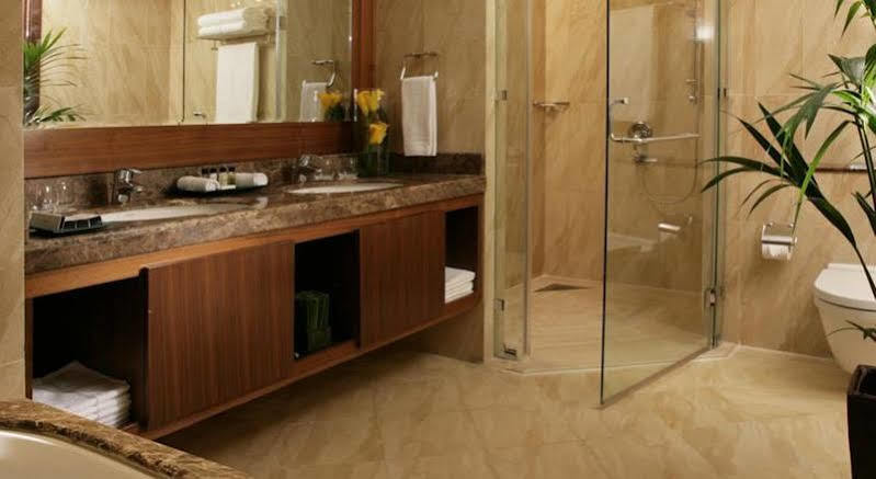 Forfait Staycation - Penthouse 3 Chambres Premier - Menu Fixe pour le Dîner Inclus