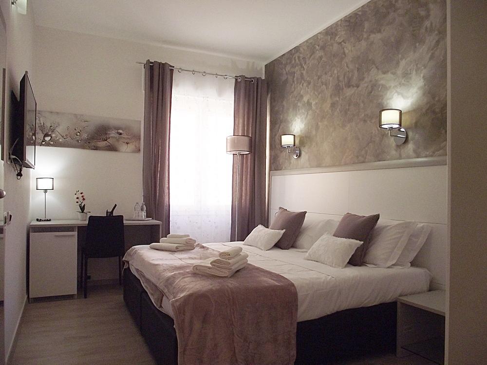 Camera Matrimoniale/Doppia con Letti Singoli con Bagno Privato