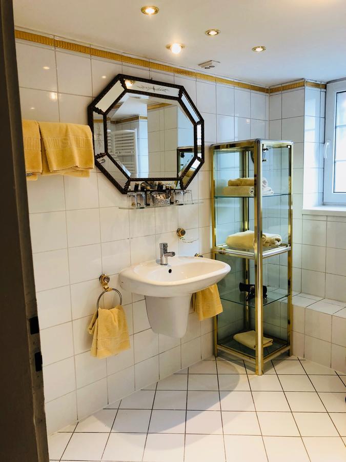 Suite,630272640:JPEG