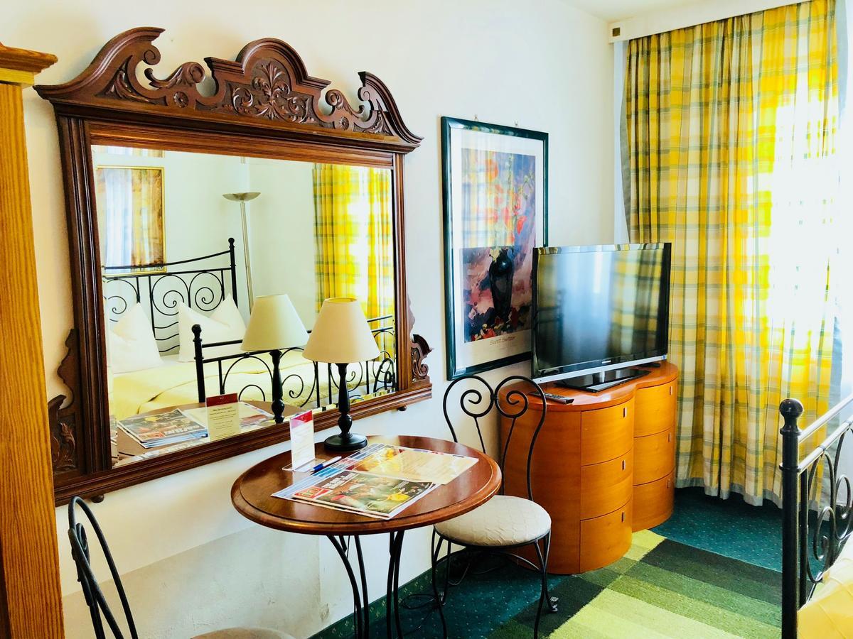Small Double Room,630920373:JPEG