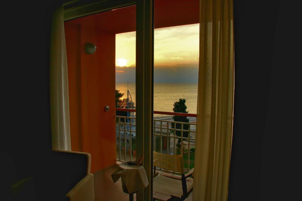 Premium Room with Balcony - Sea Side
