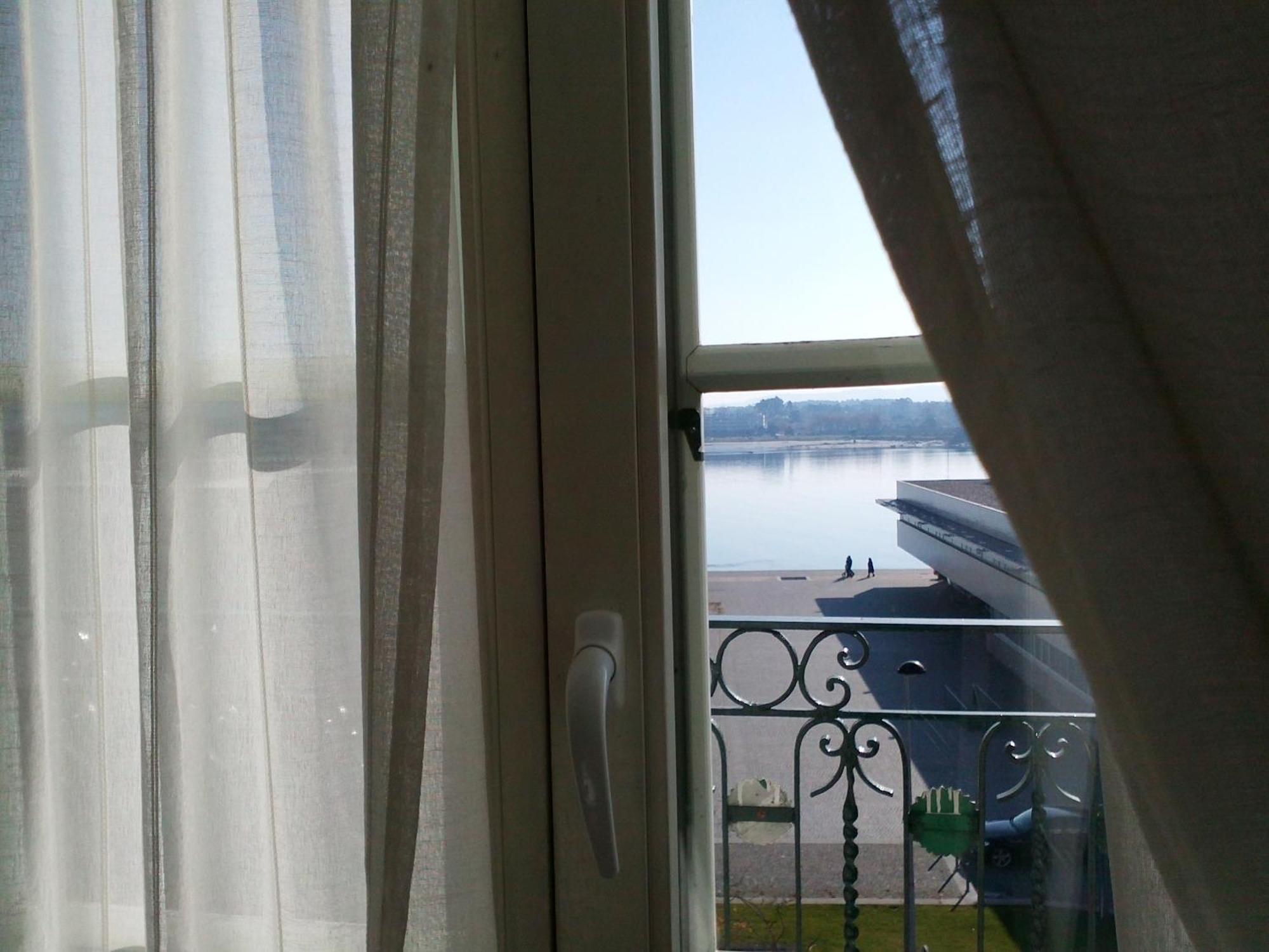 Quarto com 2 Camas de Solteiro