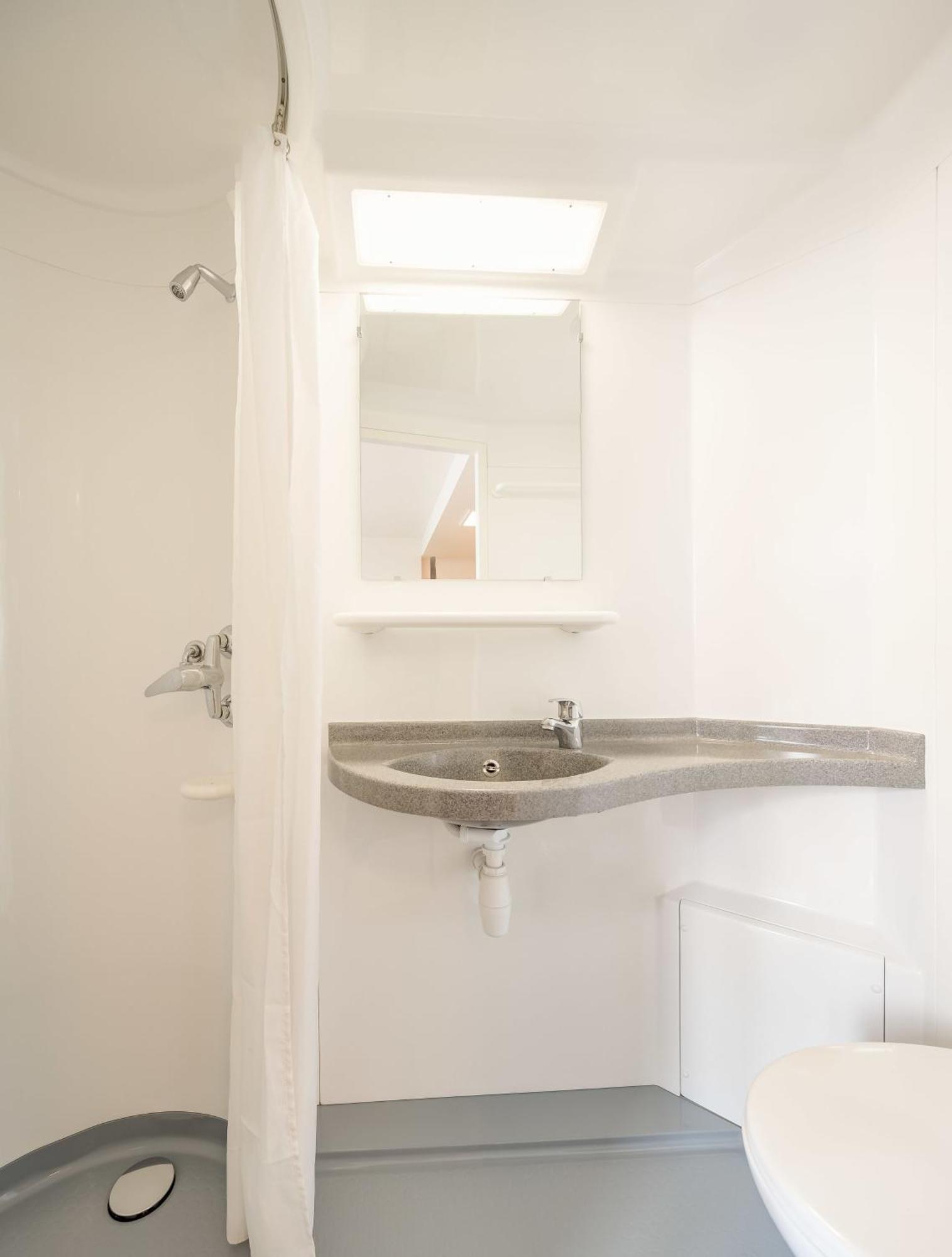 Private 4-Bed Room