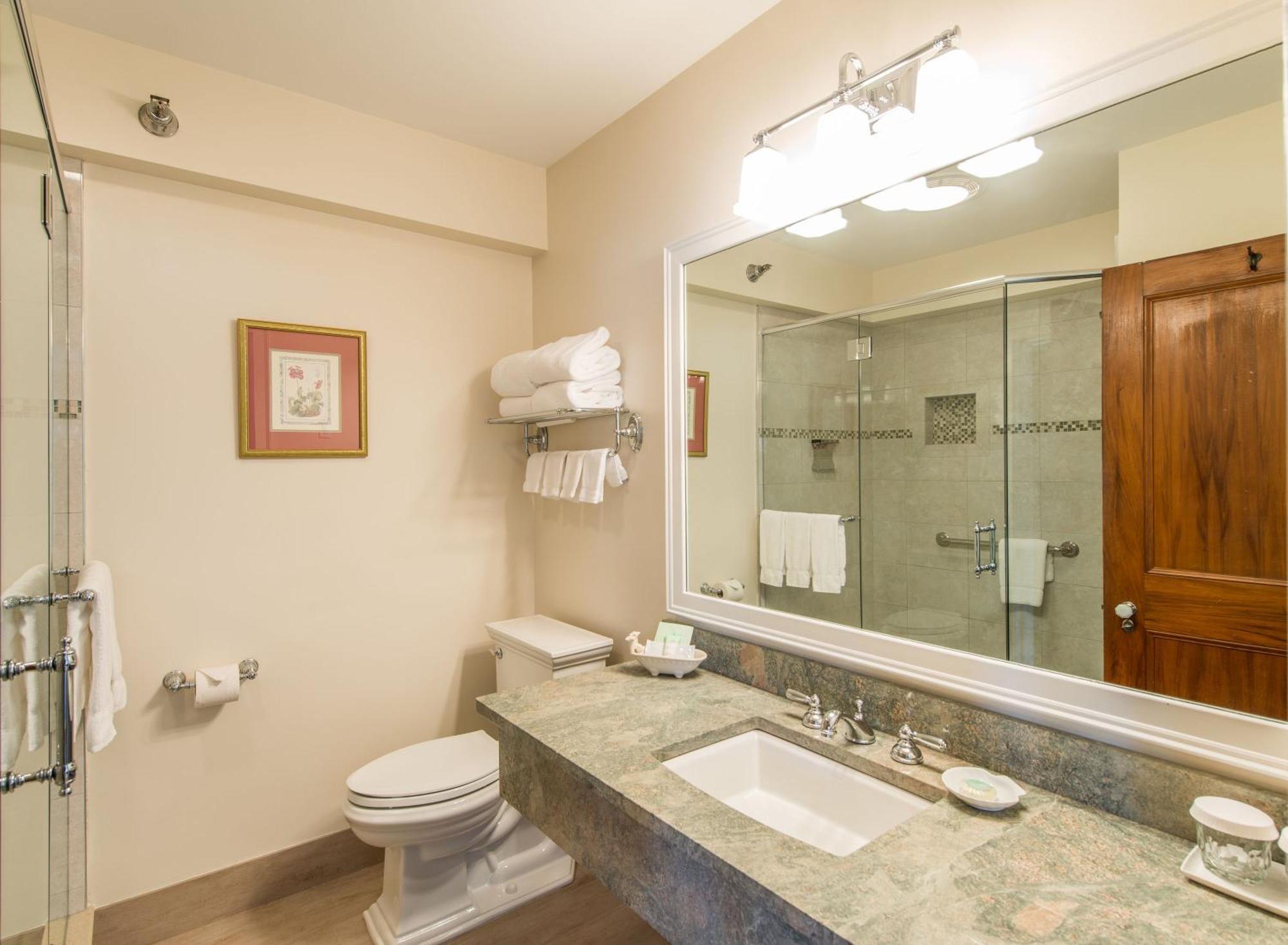 Deluxe Queen Room with Two Queen Beds