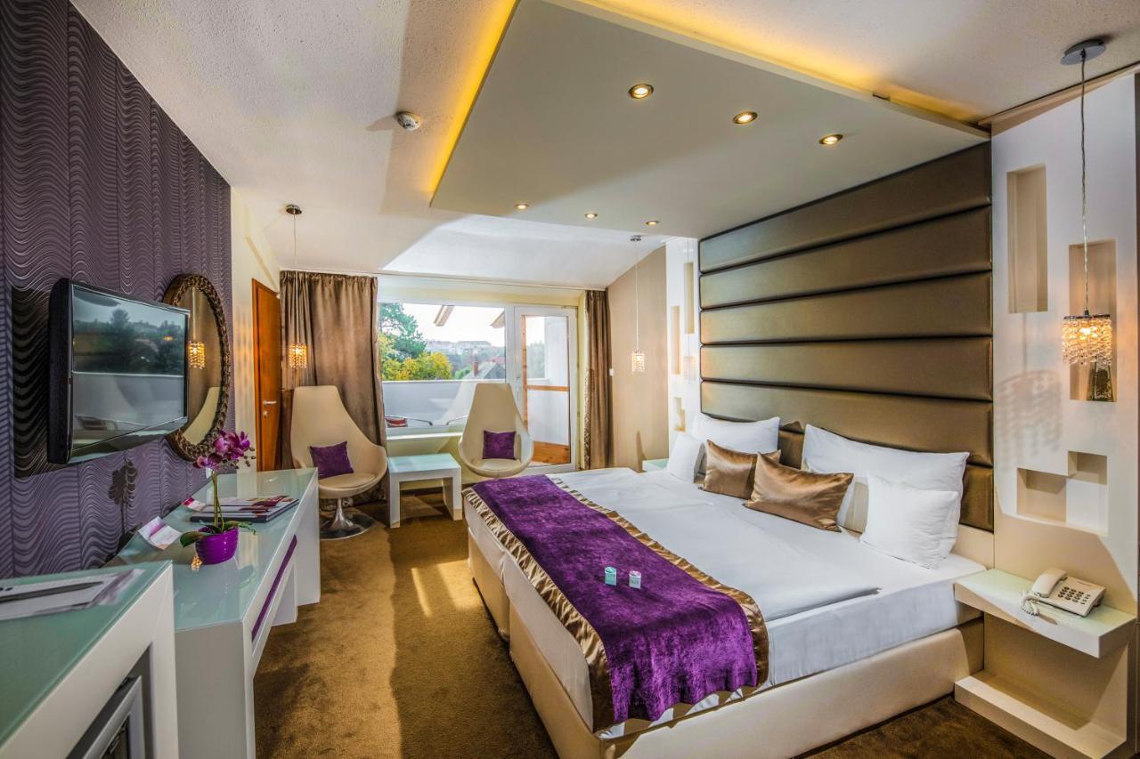 Double Room,747085115:JPEG