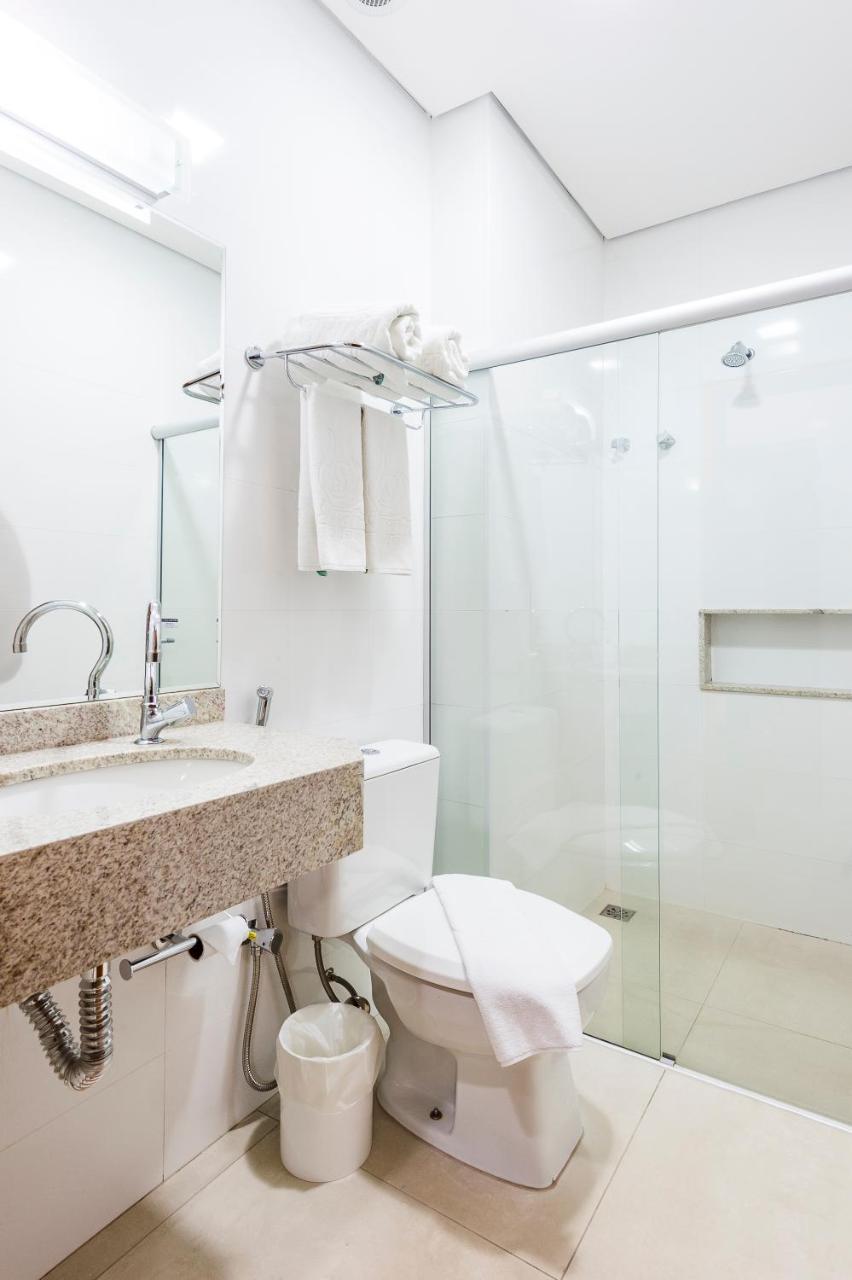 Quarto com 2 Camas de Solteiro