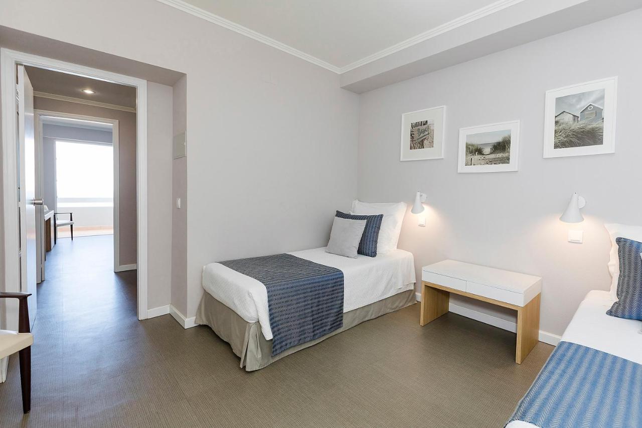 Quarto Família Para 4 Adultos com Varanda e Vista do Mar