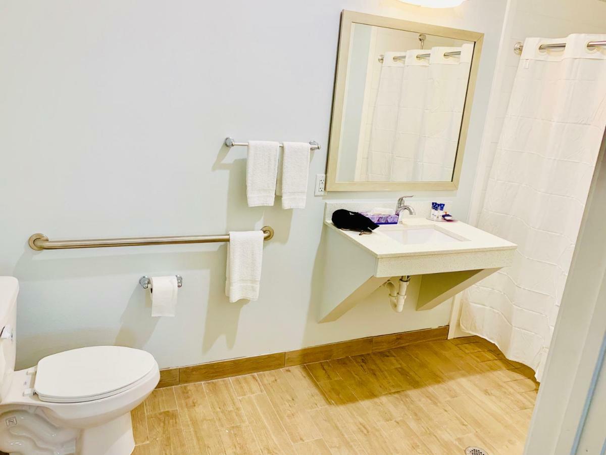 Queen Room - Disability Access
