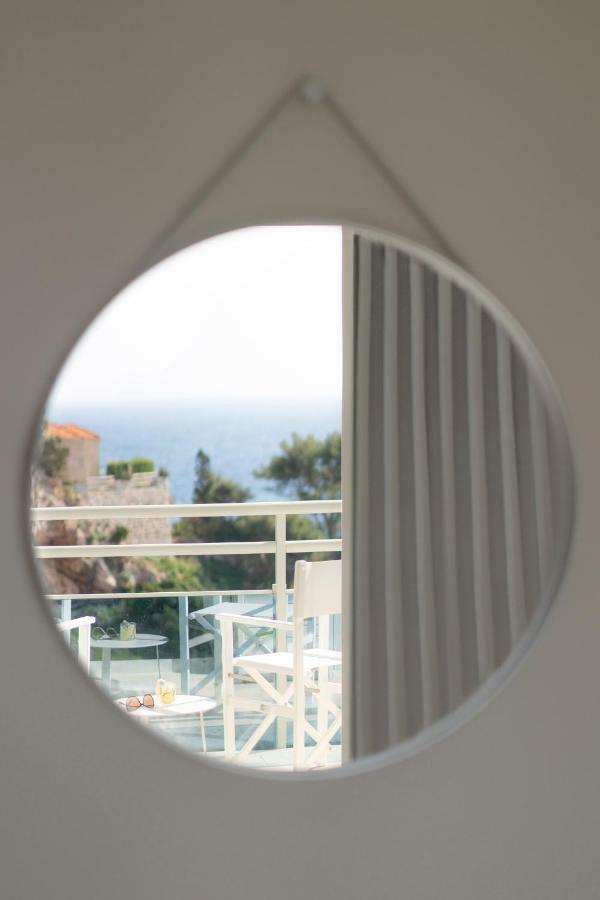 Suite Júnior com Varanda e Vista Mar