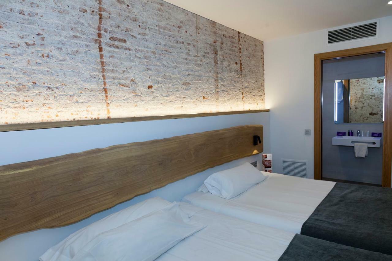 Twin Room,790915701:JPEG