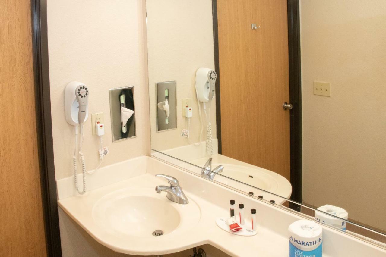 Queen Studio Suite - Mobility Access/Non-Smoking