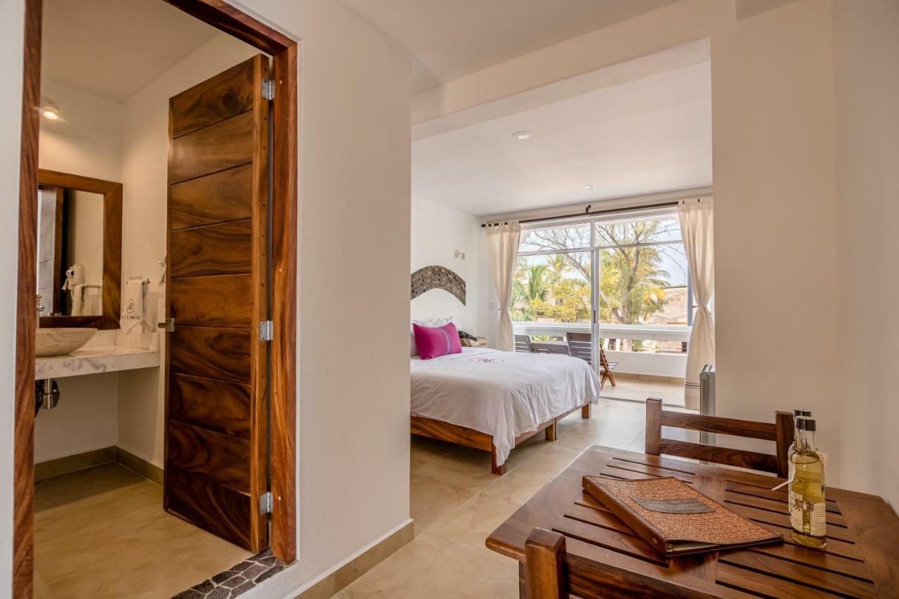 Habitación Doble Deluxe con vistas laterales al mar