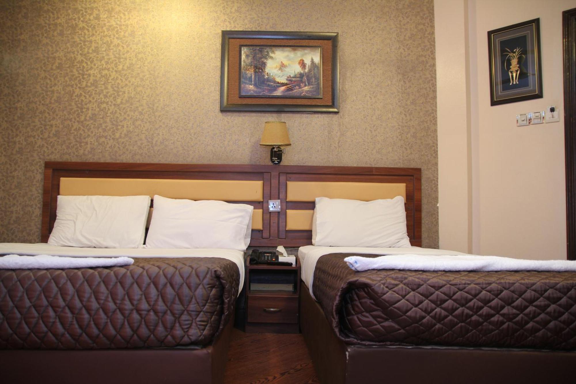 Deluxe Family Room