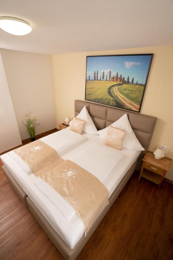 Doppel-/Zweibettzimmer mit Zustellbett