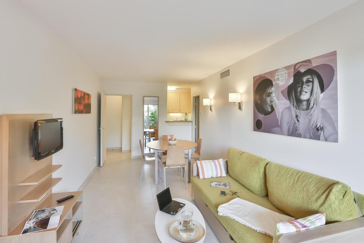 One-Bedroom Apartment with Alcove, Air Conditioning and Balcony (Saturday)