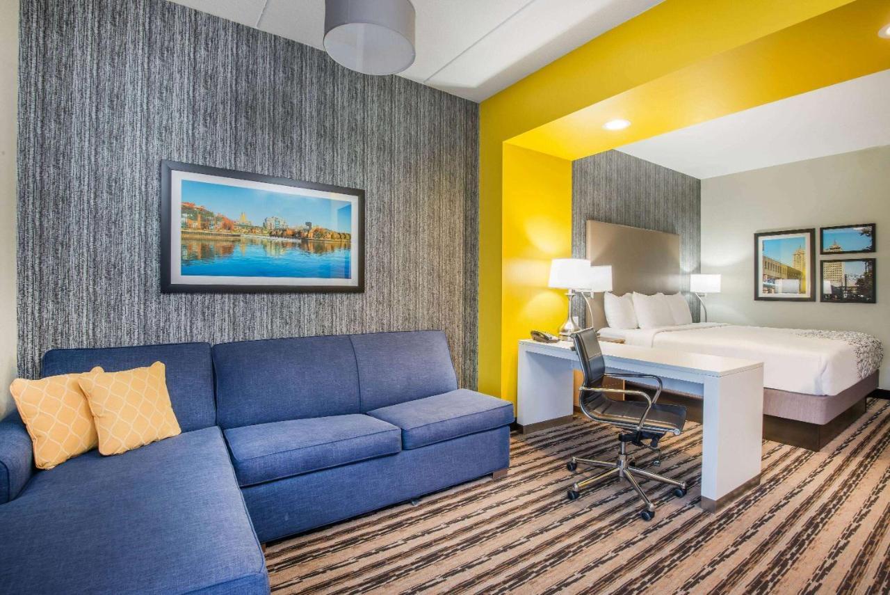 Executive King Room with Sofa Bed