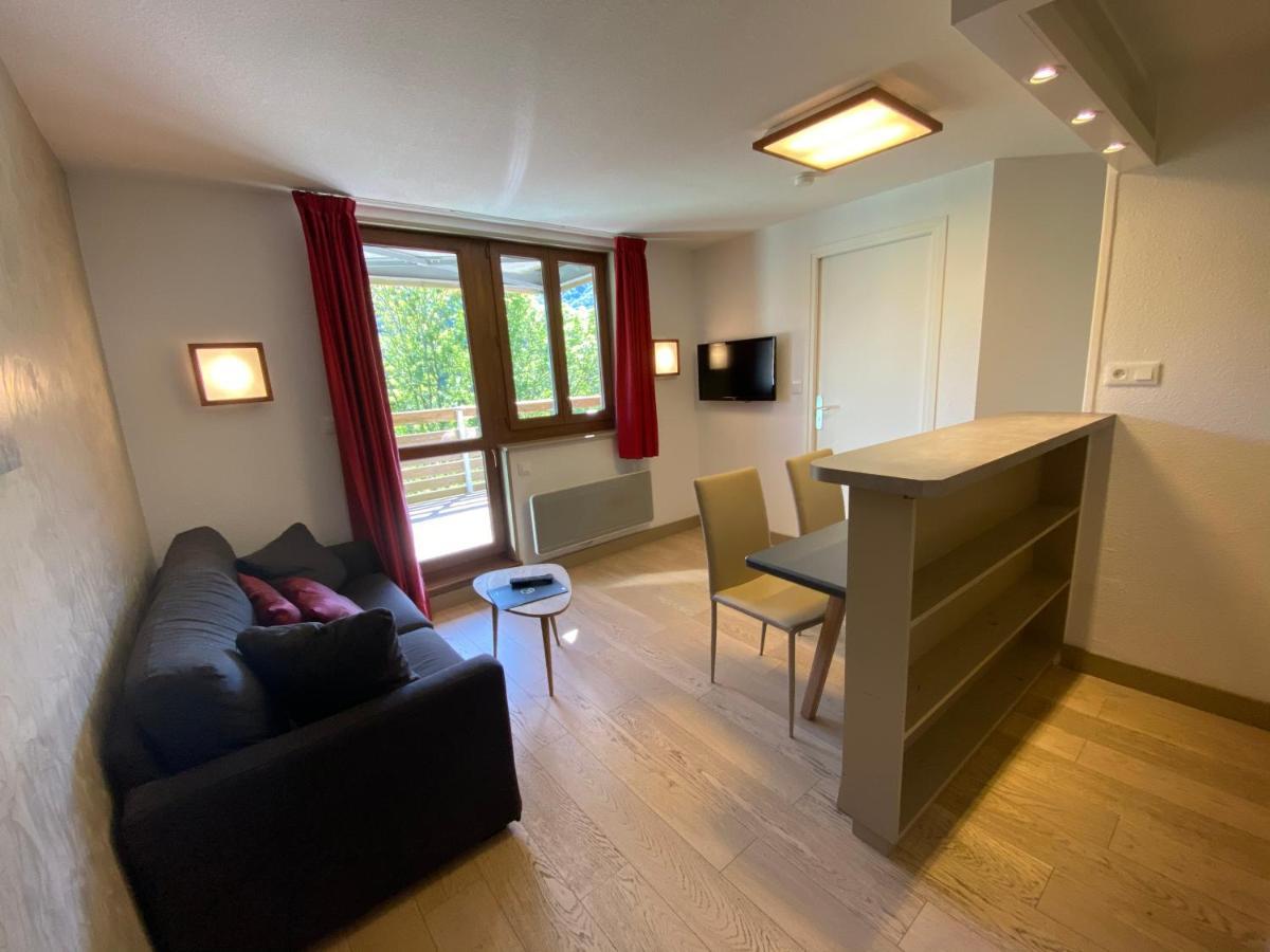 One-Bedroom Apartment,998915754:JPEG