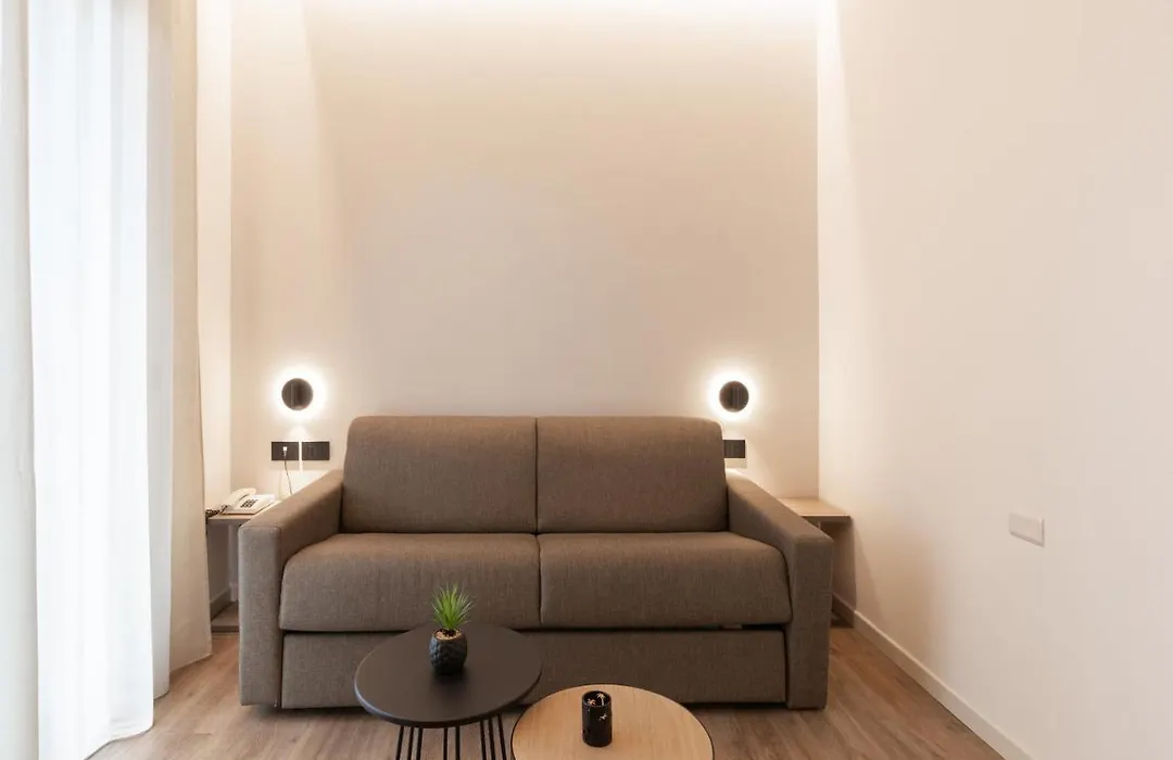 Renzo Hotel-1