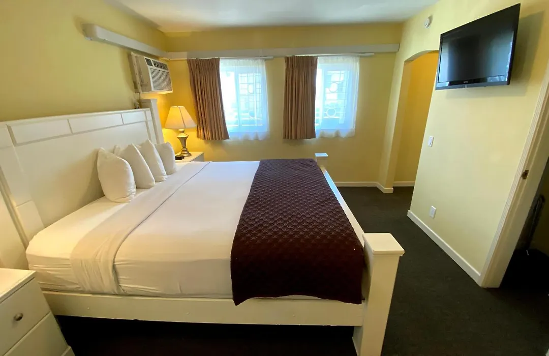 Hollywood Celebrity Hotel-1