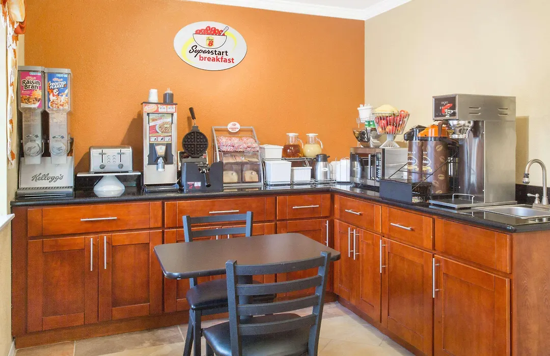 Upper Lake Inn & Suites-1