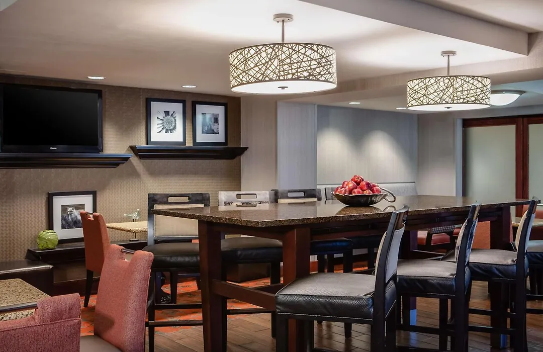 Hampton Inn Dubuque-1