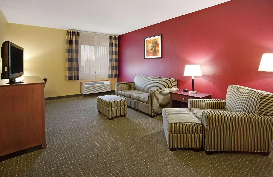 Ramada By Wyndham Bettendorf-1