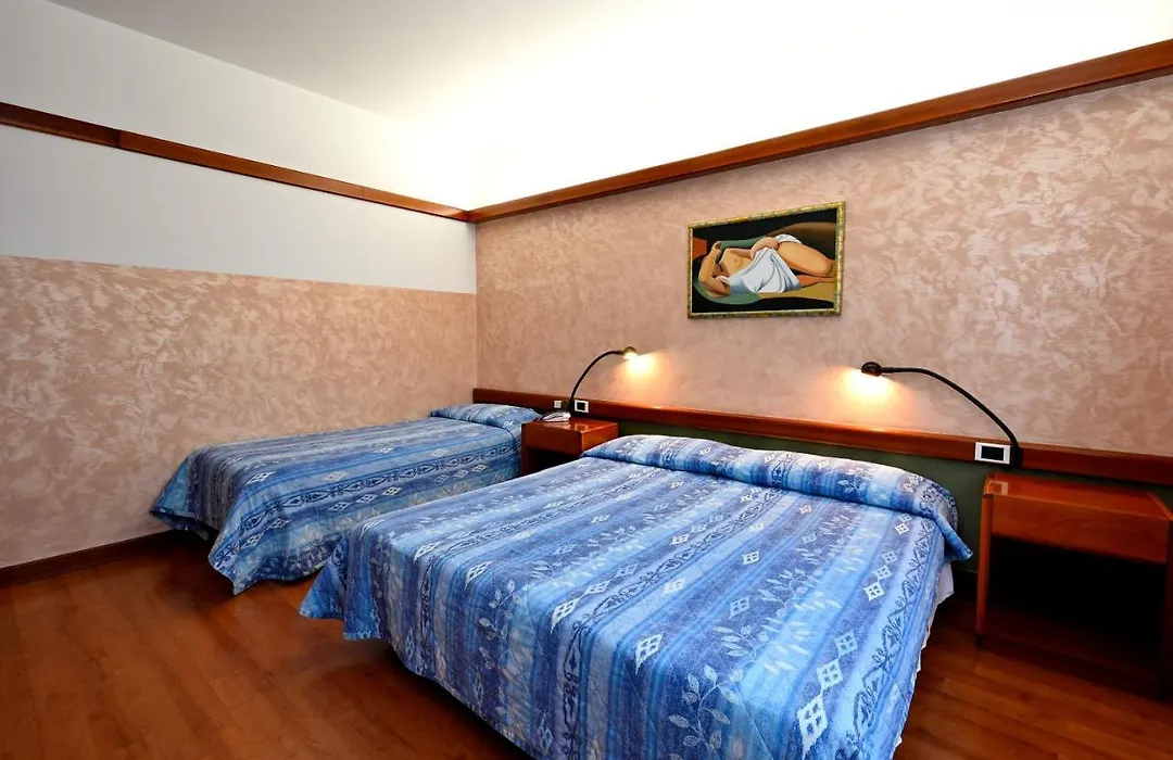 Hotel Italia-1