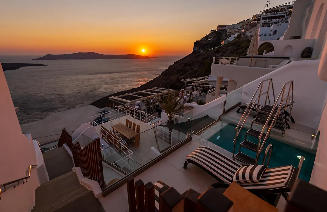 Daydream Luxury Suites-1