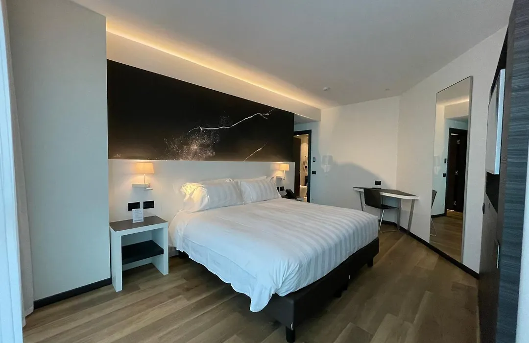 Life Hotel-1