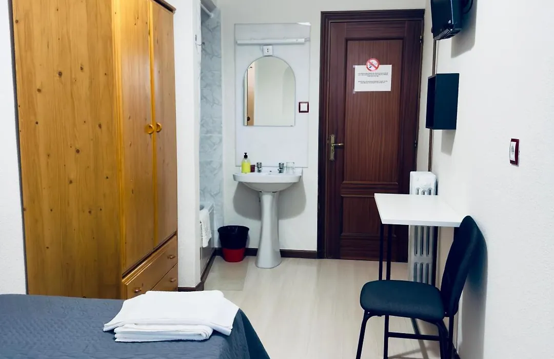 Hostal Conde De Alba-1
