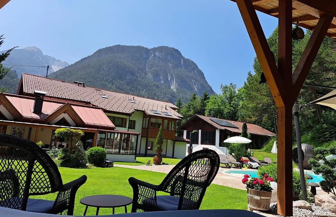 Gästehaus Almrausch, Ferienanlage mit Pool-1