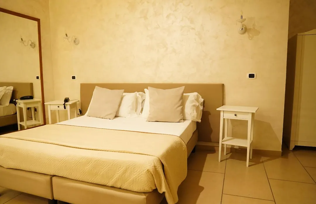 Bee Queen Hotel-1