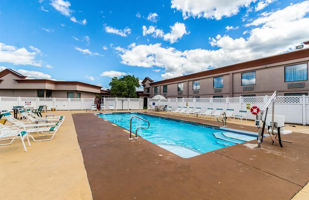 Econo Lodge Inn & Suites Chambersburg Central-1