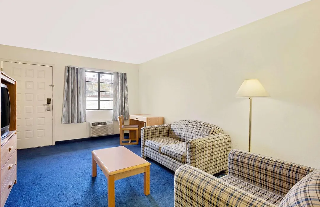 Days Inn & Suites By Wyndham Needles-1