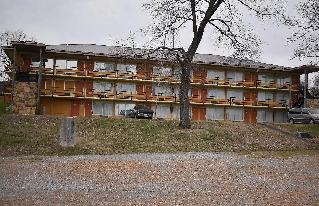Amerivu Inn & Suites - Gilbertsville-1