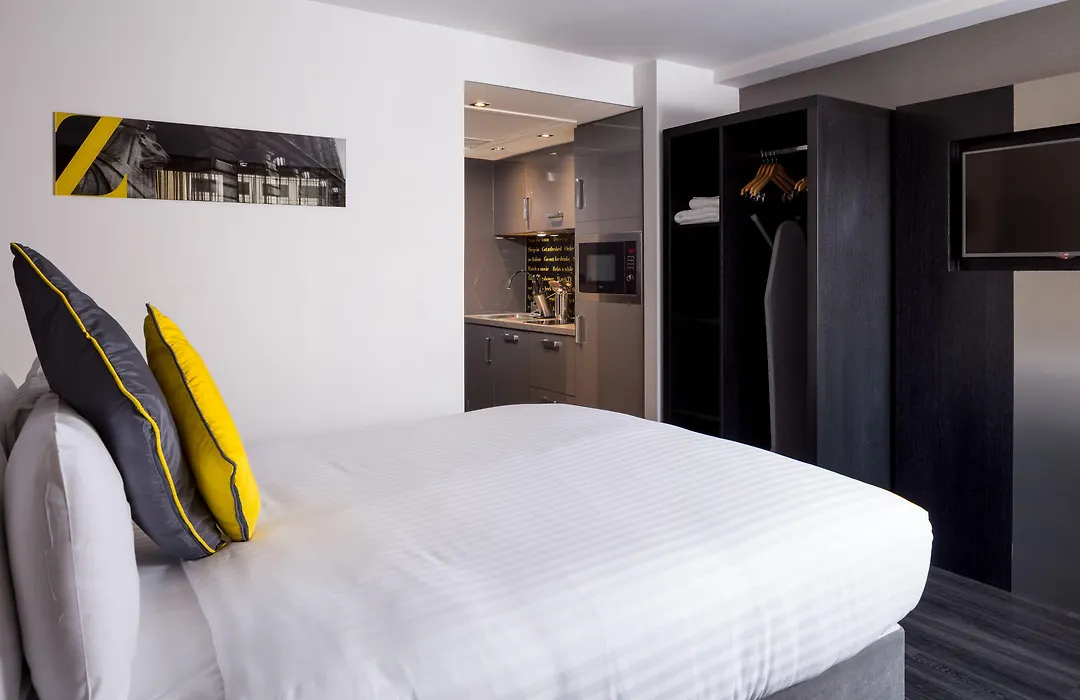 Roomzzz Nottingham City-1