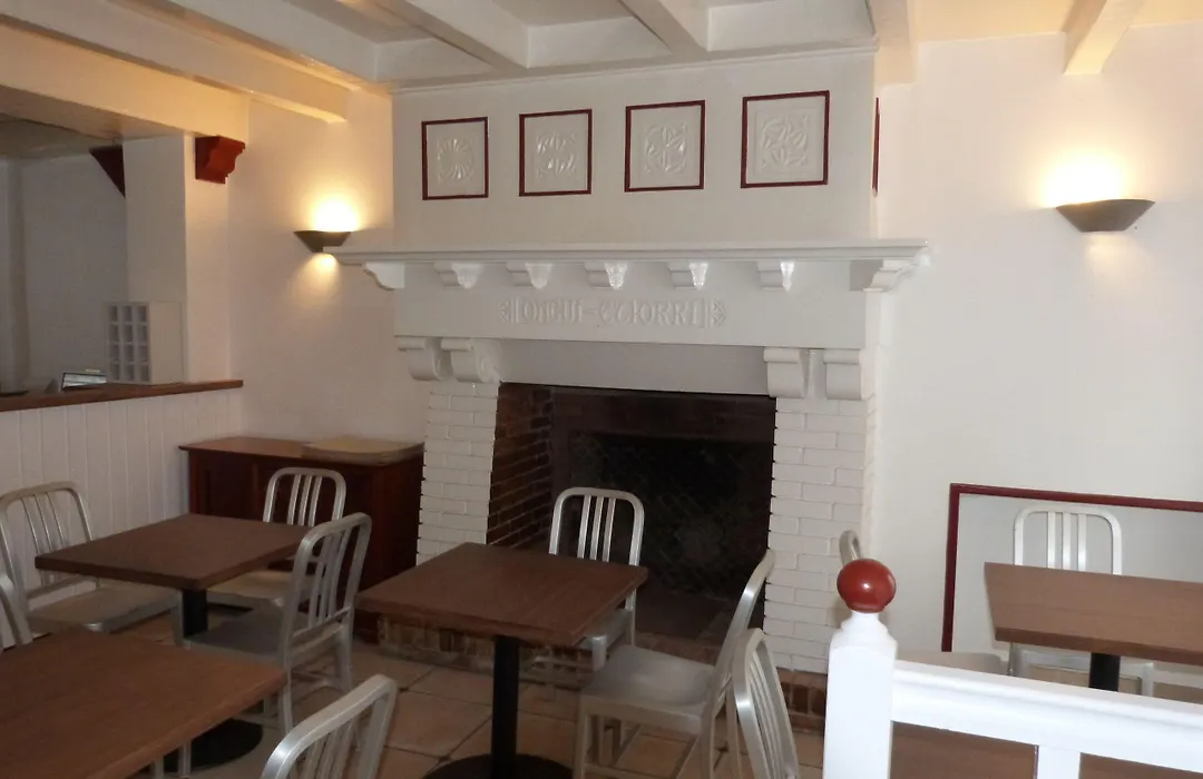Le Petit Hotel-1