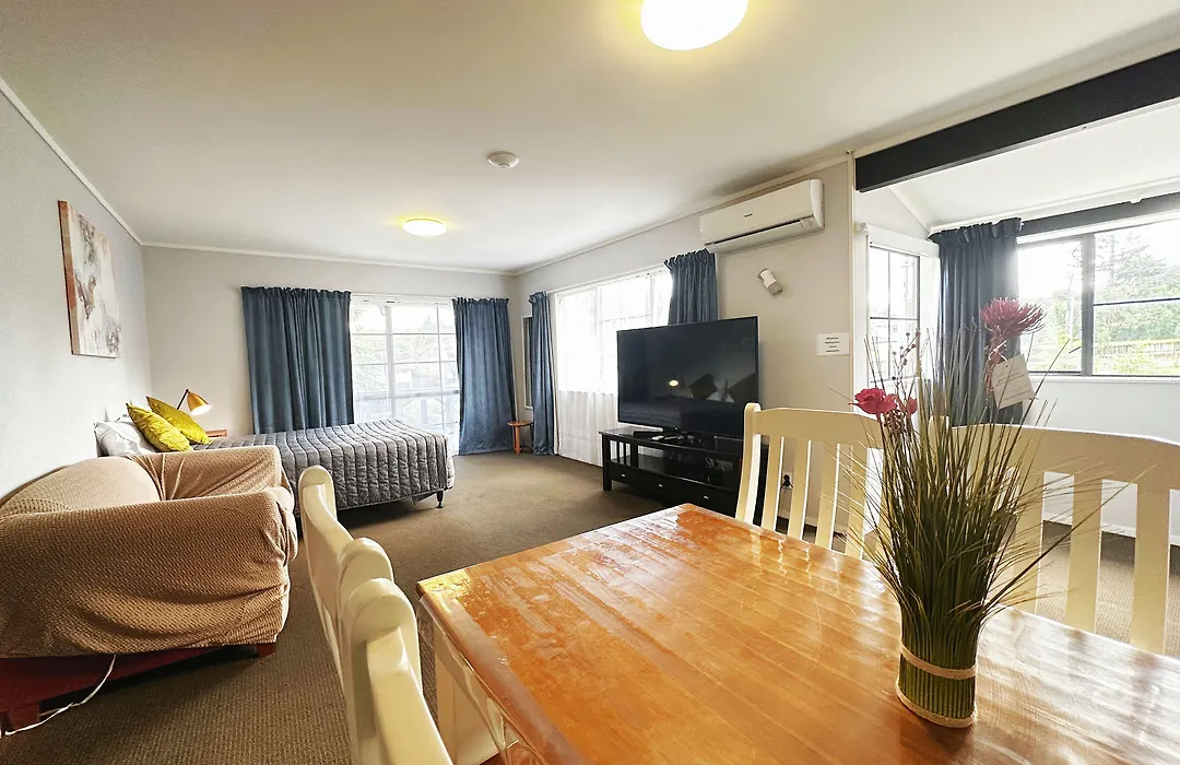 Kingswood Manor Motel-1