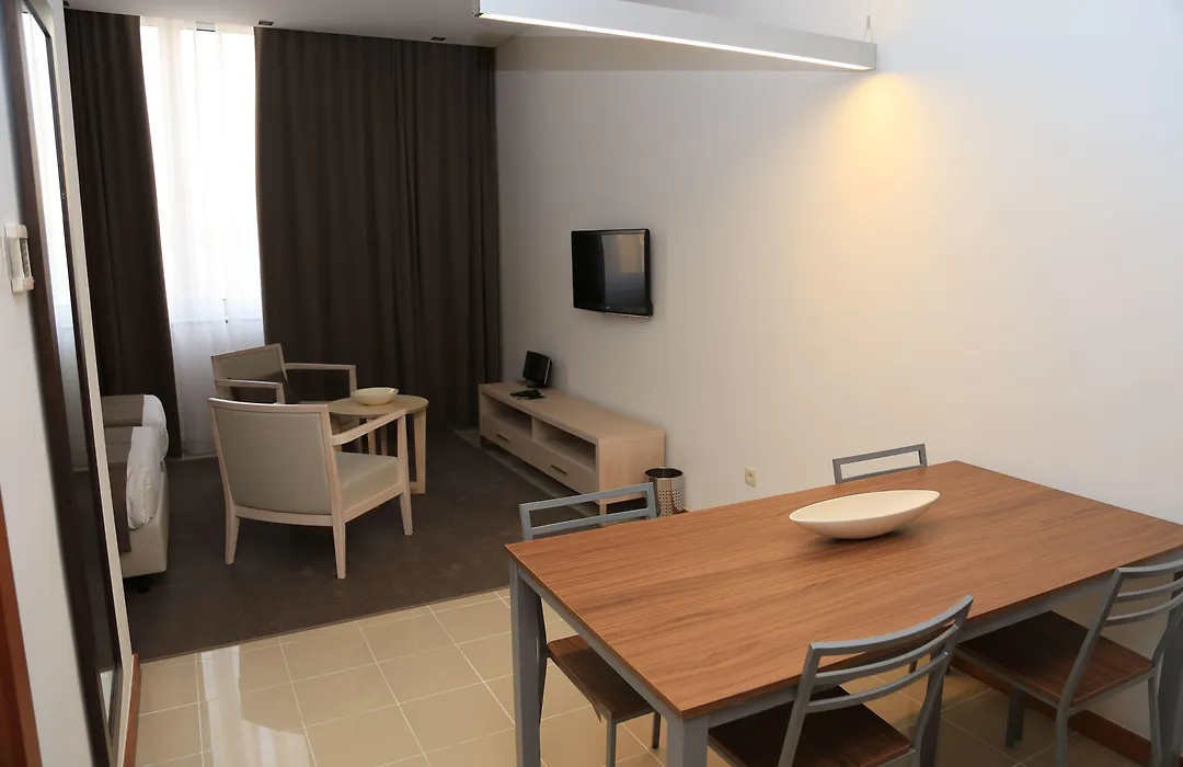 Fly Hotel-1