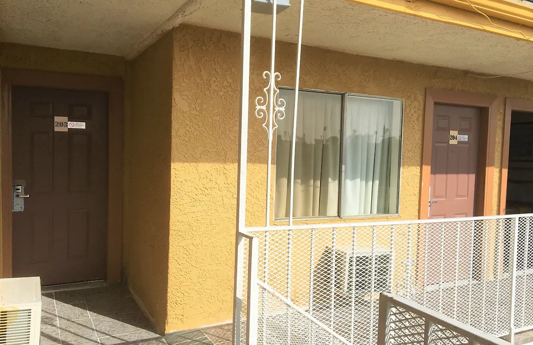 4 Star Motel-1