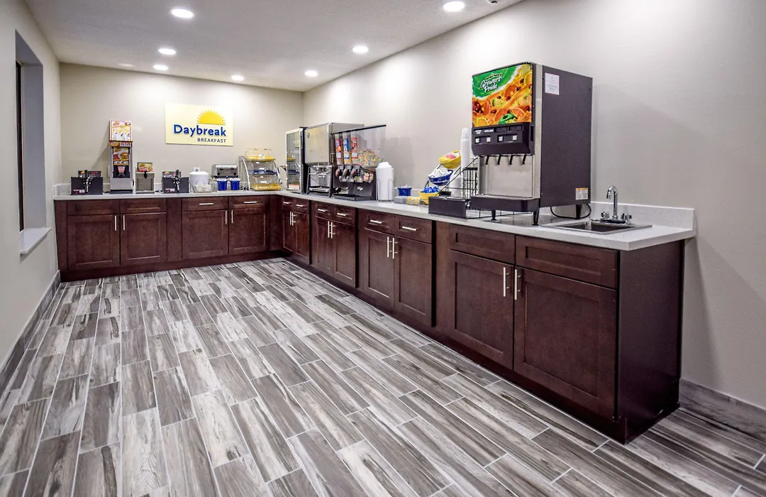 Days Inn & Suites By Wyndham Wisconsin Dells-1
