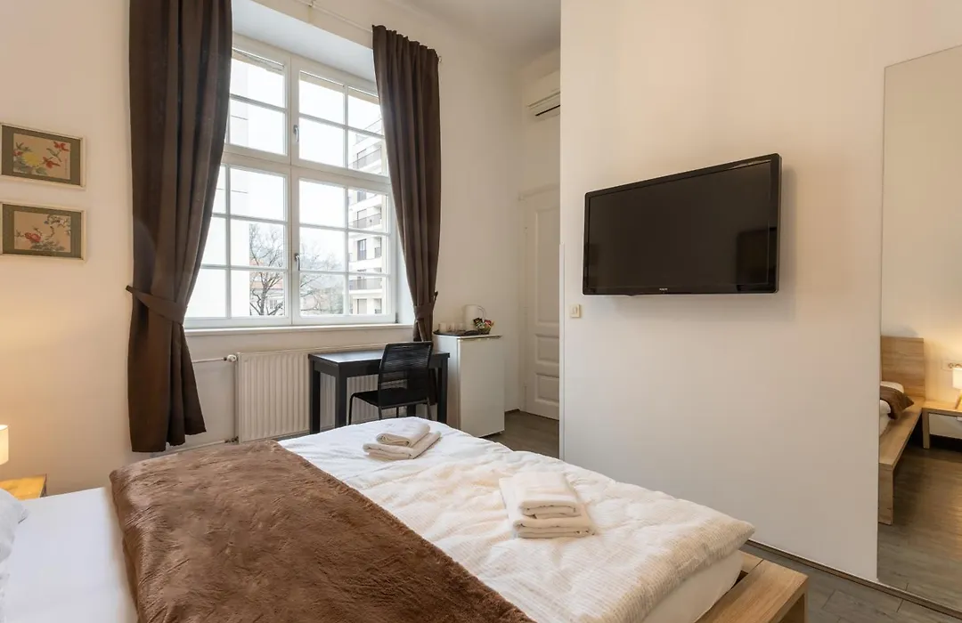 Urban Rooms-- Free Parking---1