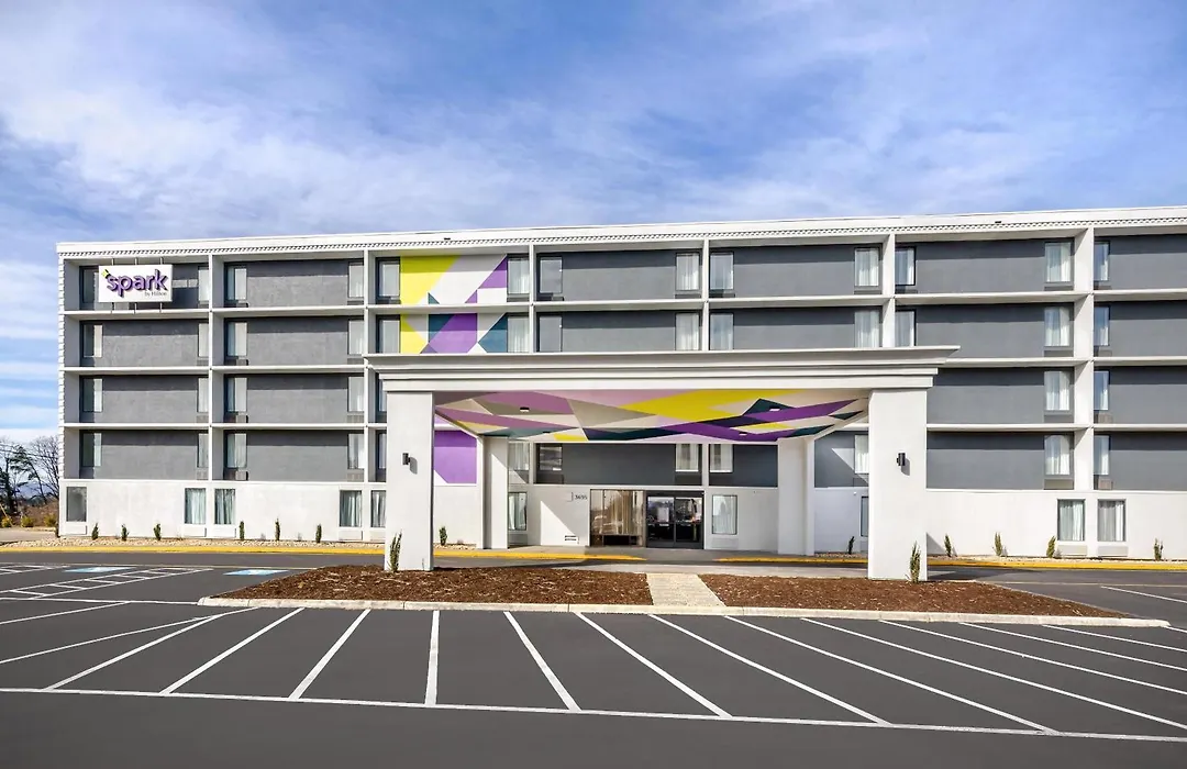 Spark By Hilton Roanoke Airport-1